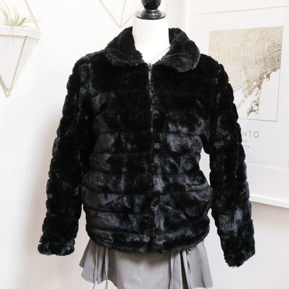 Black Faux Fur Collared Coat 🐈‍⬛ BIG CHILL - Picture 1 of 8